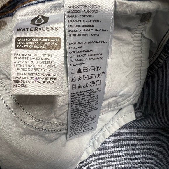 Levi's Wedgie High Rise Tapered Leg Jean Size 31 - Picture 9 of 11